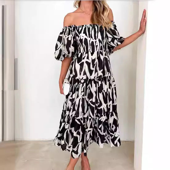 Abito floreale alla moda con scollo a spalle scoperte